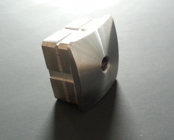 Quadratstopfen gewölbt 40 x 40mm mit Gewinde M8